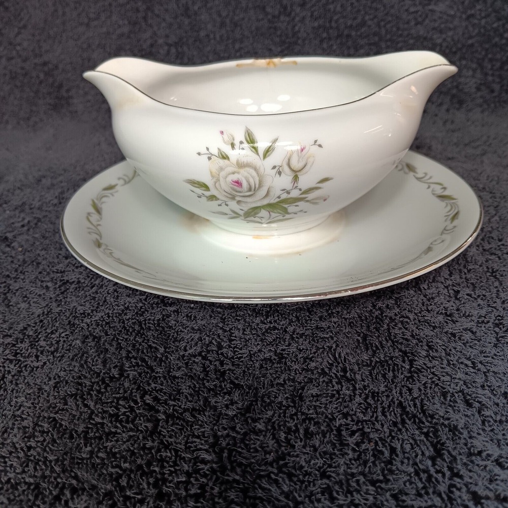 Vintage Romance Diamond‎ China White Rose Gravy Boat Plate Beneath Silver NB